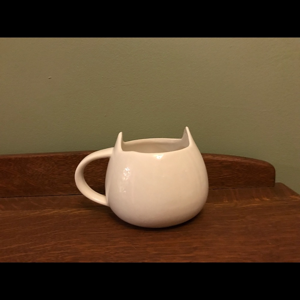 Tom Cat Mug. Made with Ceramic. 12 oz and dishwasher safe. - Picture 2 of 5